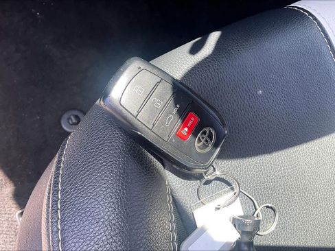 Used 2025 Toyota Camry SE FWD image 14