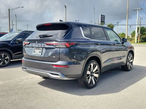New 2025 Mitsubishi Outlander SE image 5