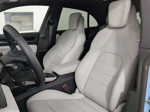 New 2026 Porsche Macan Electric RWD image 5