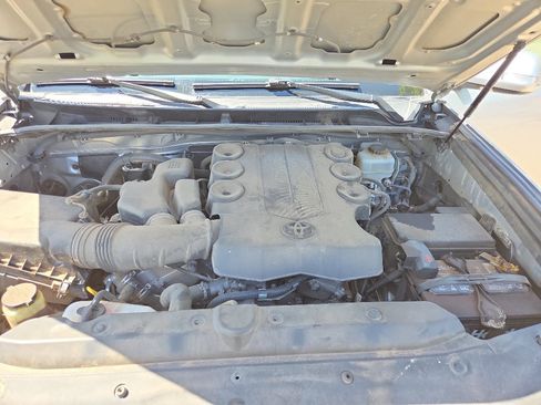 Used 2013 Toyota 4Runner SR5 image 9