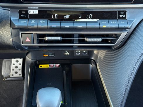 New 2026 Toyota Camry Hybrid FWD image 27