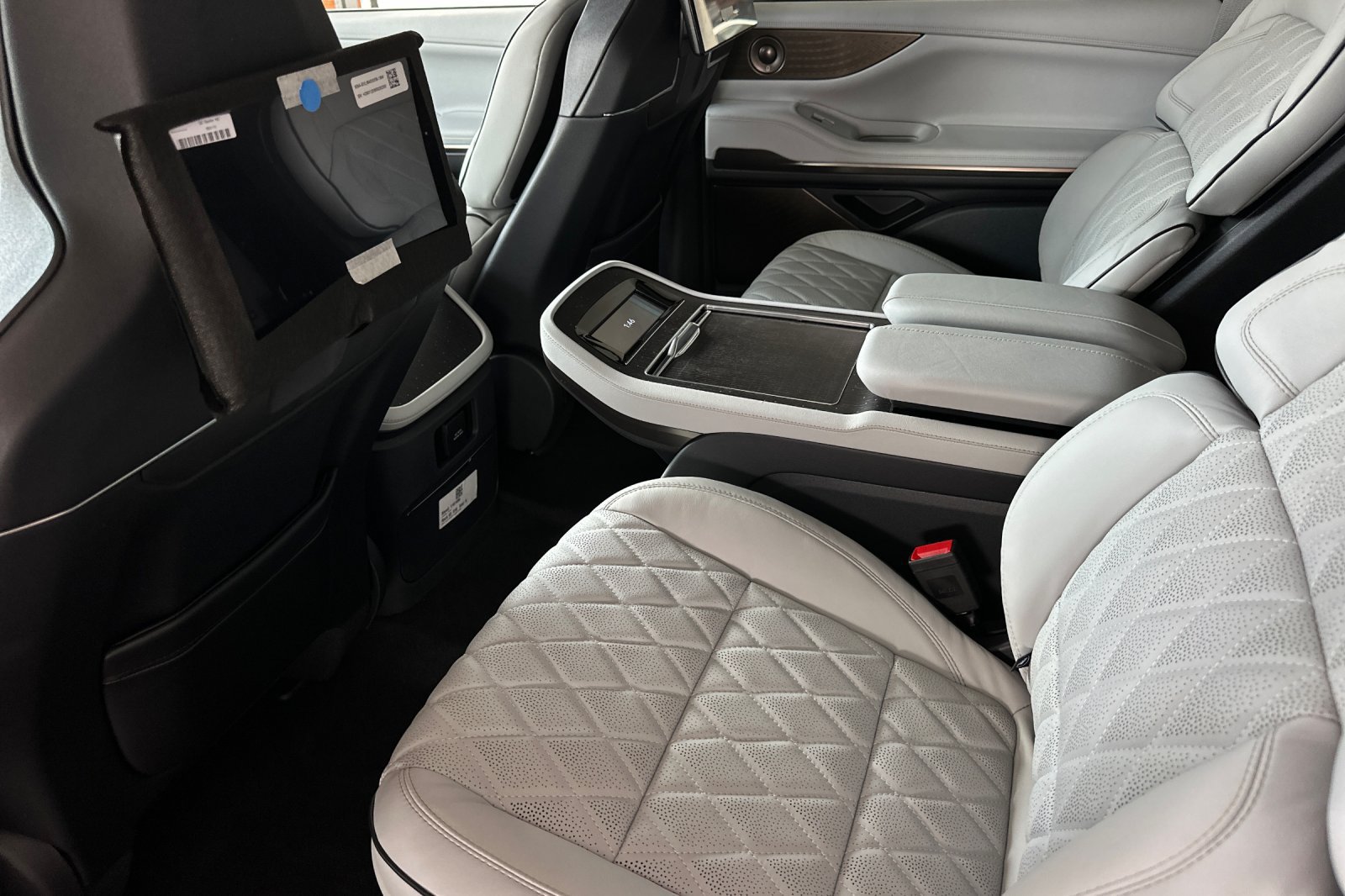 New 2026 Lincoln Navigator L Black Label AWD/4WD image 11
