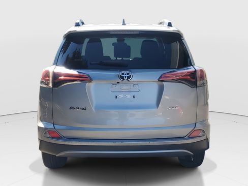 Used 2018 Toyota RAV4 XLE image 6