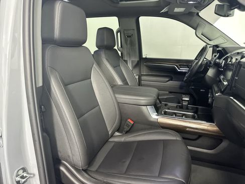Used 2024 Chevrolet Silverado 1500 LT Trail Boss w/ LT Trail Boss Premium Package AWD/4WD image 8