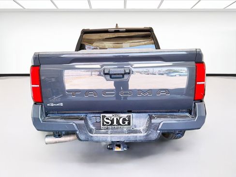 Used 2025 Toyota Tacoma SR5 AWD/4WD image 5