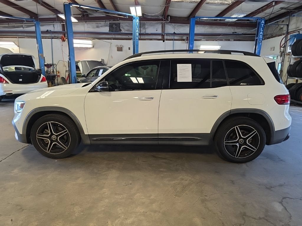 Used 2021 Mercedes-Benz GLB 250 w/ AMG Line image 2