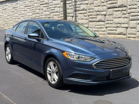 Used 2018 Ford Fusion SE w/ Fusion SE Technology Package FWD image 5