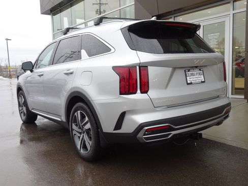 Used 2023 Kia Sorento SX Prestige image 3