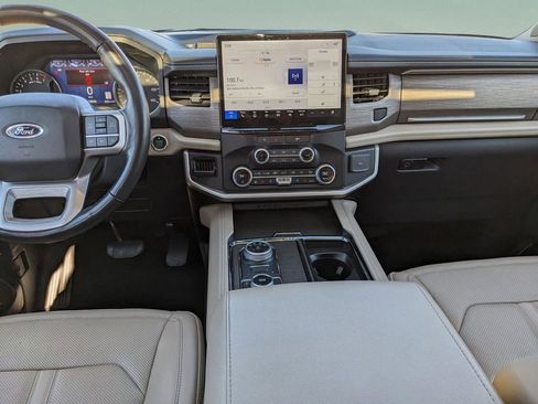 Used 2024 Ford Expedition Limited image 11