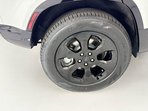 New 2026 Land Rover Defender 110 X-Dynamic SE AWD/4WD image 32