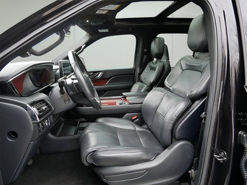 Used 2023 Lincoln Navigator L Reserve image 10