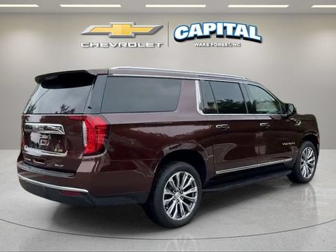 Used 2022 GMC Yukon XL SLT w/ SLT Premium Package AWD/4WD image 5