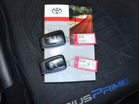 Used 2018 Toyota Prius Prime Plus image 27