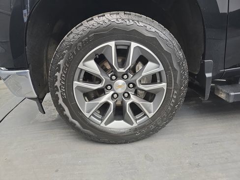 Used 2023 Chevrolet Silverado 1500 LT AWD/4WD image 12