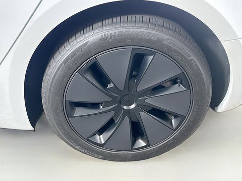 Used 2025 Tesla Model 3 Long Range AWD/4WD image 11