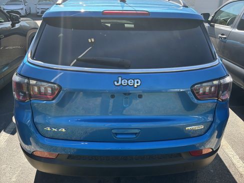 Used 2025 Jeep Compass Latitude AWD/4WD image 7