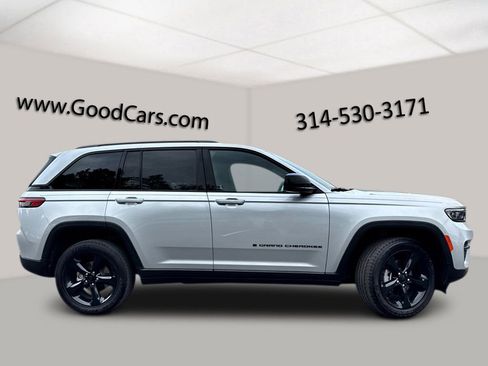 Certified 2022 Jeep Grand Cherokee Altitude image 3