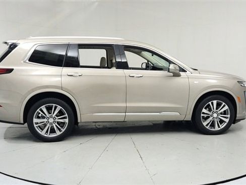 Certified 2022 Cadillac XT6 Premium Luxury image 6