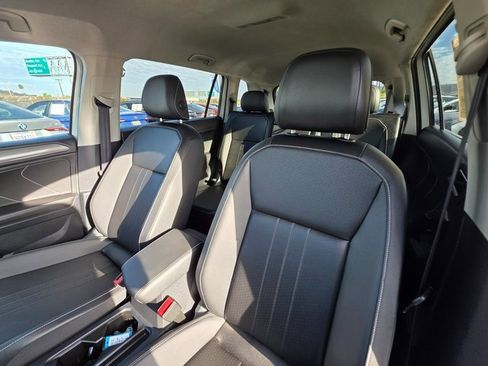 Used 2023 Volkswagen Tiguan SE image 16