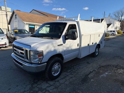 Used 2021 Ford E-350 and Econoline 350 Super Duty w/ Power Windows & Locks Group image 17