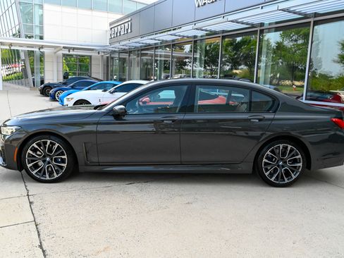 Used 2021 BMW 750i xDrive w/ Luxury Rear Seating Package AWD/4WD image 8