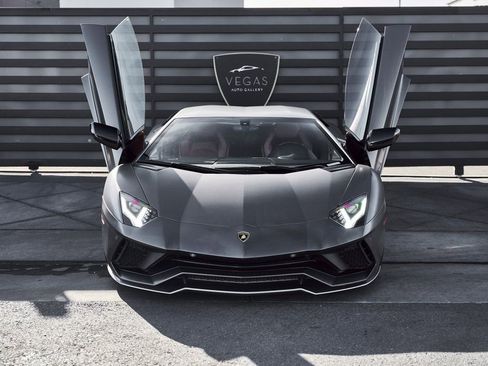 Used 2018 Lamborghini Aventador S AWD/4WD image 8