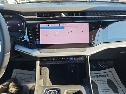 Used 2024 Jeep Wagoneer Launch Edition image 25