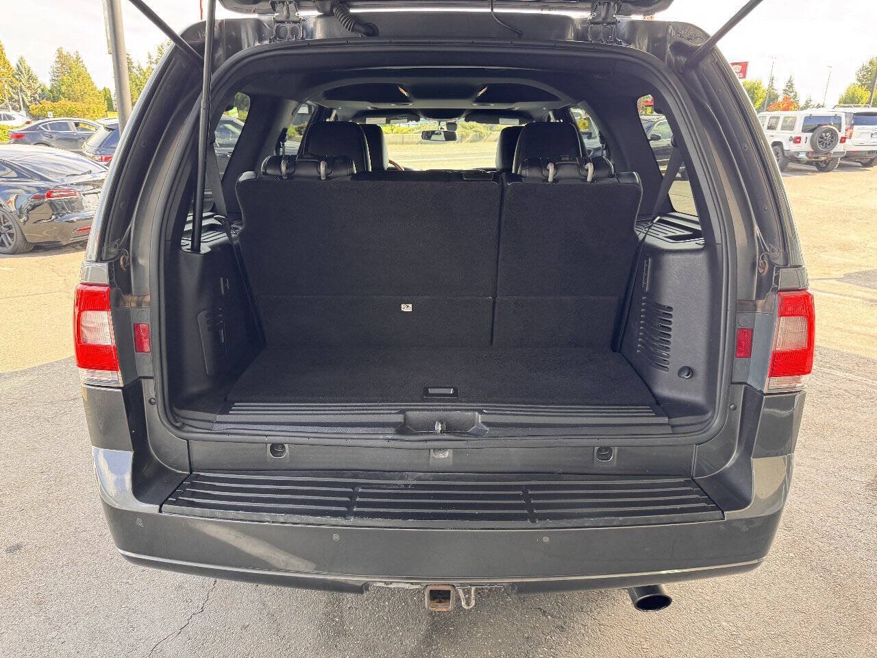 Used 2017 Lincoln Navigator Select RWD image 5