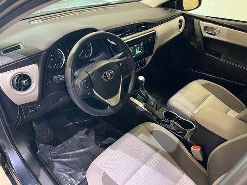 Used 2017 Toyota Corolla LE image 2