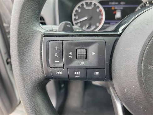 Used 2021 Nissan Rogue SV image 19