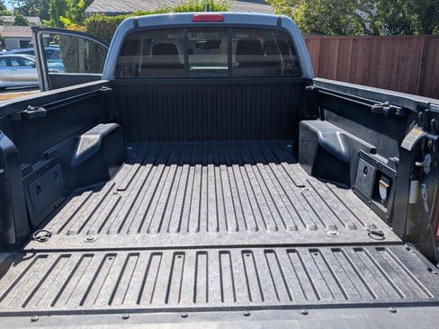 Used 2018 Toyota Tacoma TRD Off-Road w/ Technology Package AWD/4WD image 16