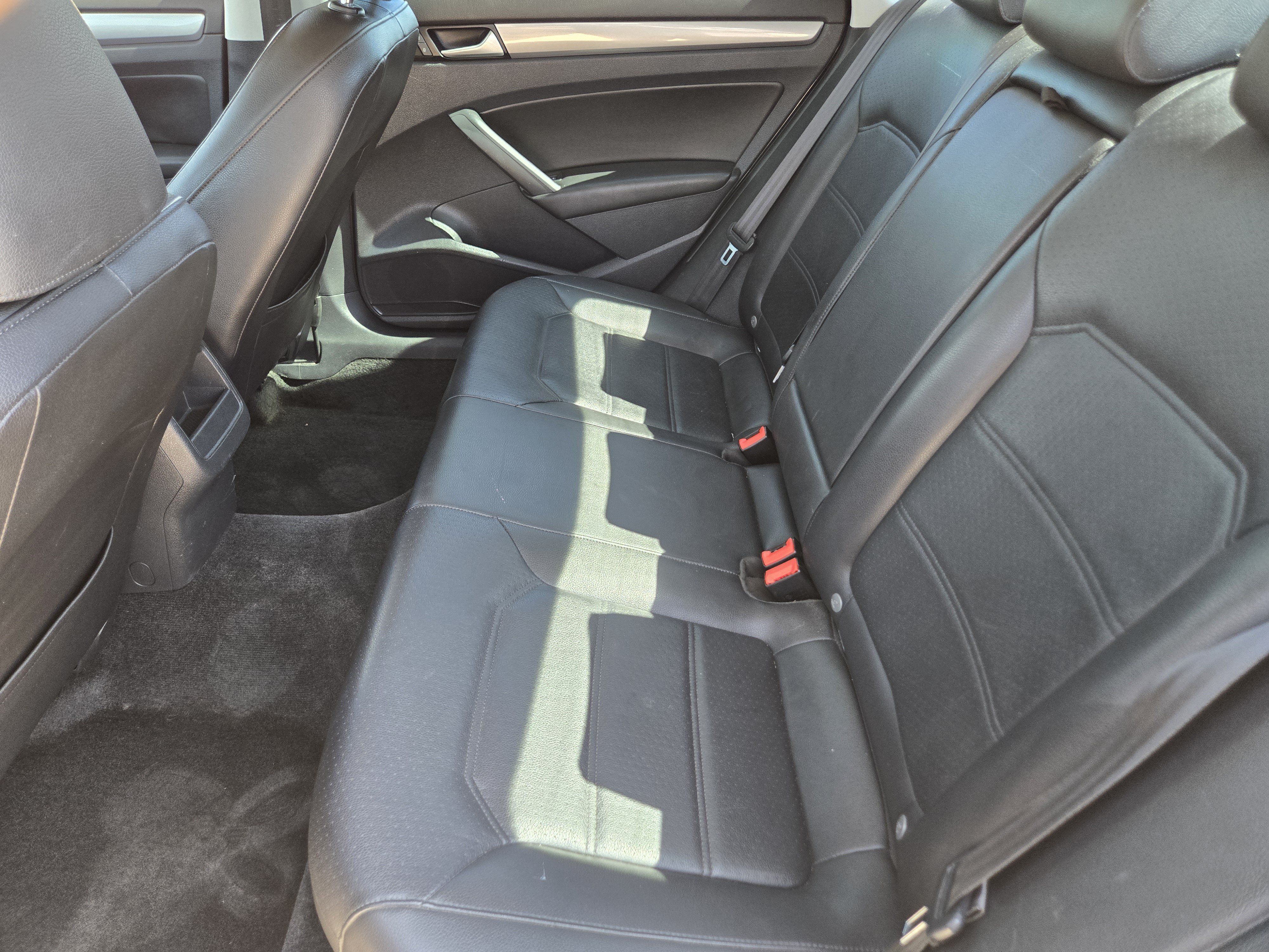 Used 2015 Volkswagen Passat 1.8T Limited Edition FWD image 28