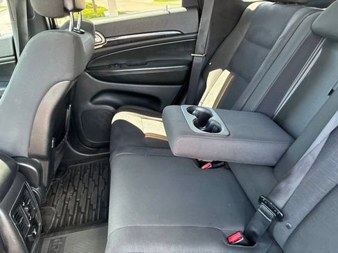 Used 2012 Jeep Grand Cherokee Laredo w/ Laredo E Group AWD/4WD image 15