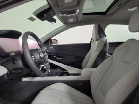 New 2025 Hyundai Elantra Limited image 24