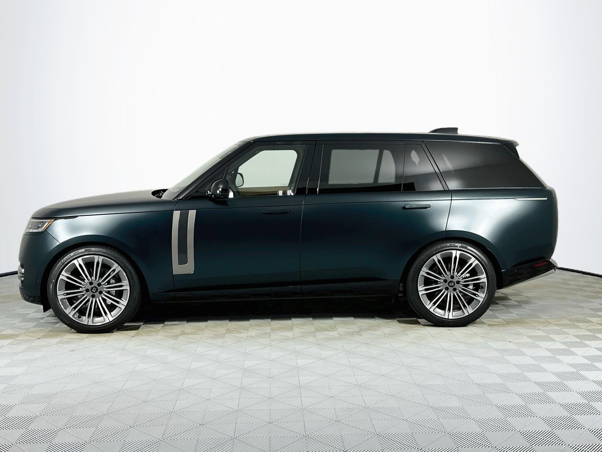 New 2027 Land Rover Range Rover Long Wheelbase SE AWD/4WD image 8