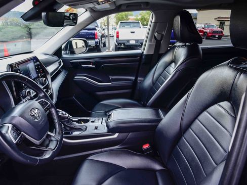 Certified 2022 Toyota Highlander XLE image 22
