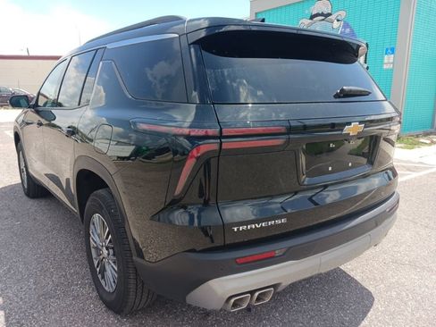 Used 2026 Chevrolet Traverse LT FWD image 5