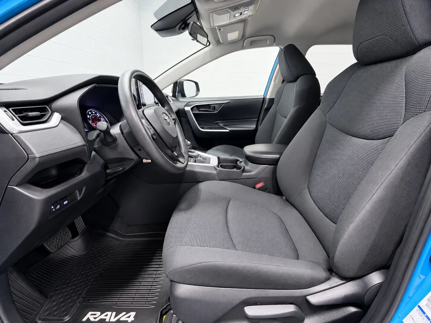 Used 2021 Toyota RAV4 LE w/ Carpet Mat Package (TMS) AWD/4WD image 11