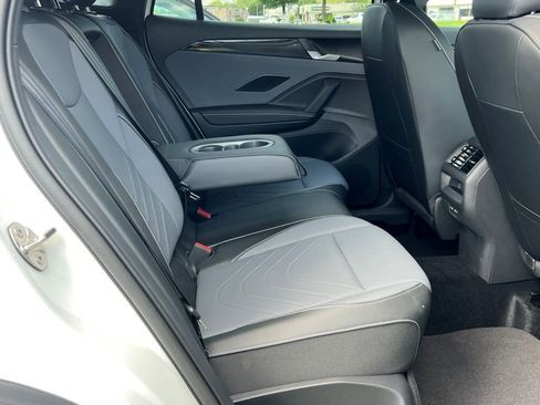 New 2025 Volkswagen Tiguan SE R-Line image 9