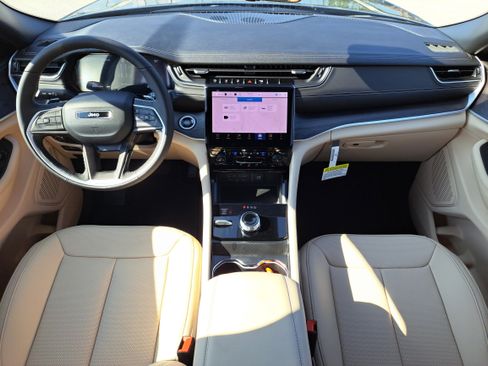 New 2025 Jeep Grand Cherokee Limited w/ Luxury Tech Group II image 13