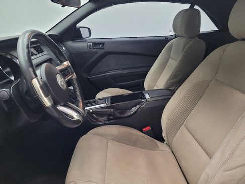 Used 2013 Ford Mustang Convertible RWD image 17