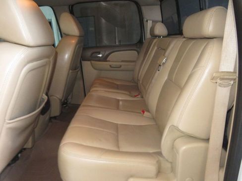 Used 2008 GMC Sierra 2500 SLT w/ EZ-Lift Tailgate Package RWD image 25