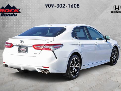 Used 2019 Toyota Camry SE image 4