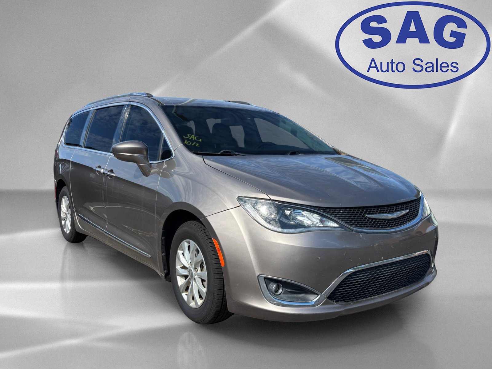 Used 2018 Chrysler Pacifica Touring-L w/ Premium Audio Group FWD image 2