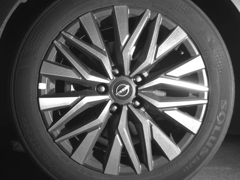 Used 2025 Nissan Altima 2.5 SV FWD image 12