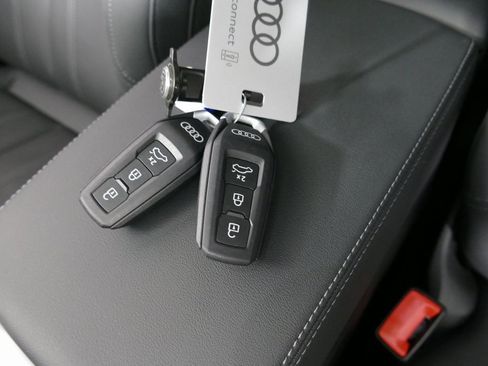 Certified 2025 Audi Q5 2.0T Premium Plus w/ Premium Plus image 13