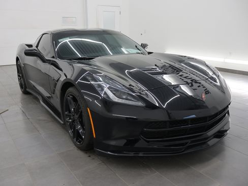 Used 2019 Chevrolet Corvette Stingray Coupe w/ Carbon Flash Badge Package RWD image 2