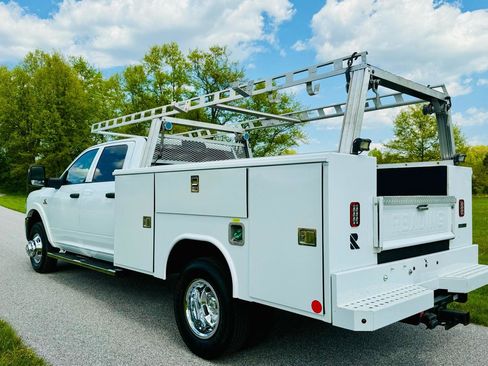 Used 2023 RAM 3500 Tradesman w/ Chrome Appearance Group AWD/4WD image 4