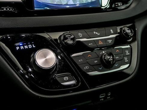 Used 2018 Chrysler Pacifica Touring-L Plus image 25