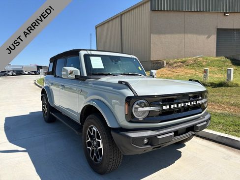 Used 2023 Ford Bronco Outer Banks AWD/4WD image 3